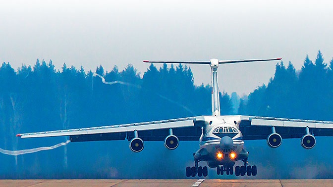 Посадить полыхающий Ил-76 с 210 новобранцами за 3 минуты до взрыва: невероятная история мужества Посадить полыхающий Ил-76 с 210 новобранцами за 3 минуты до взрыва: невероятная история мужества