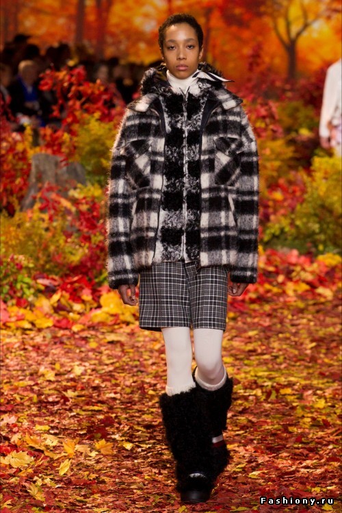 Moncler Gamme Rouge осень-зима 2017-2018 -- очень уютно, комфортно и даже шикарно Moncler Gamme Rouge осень-зима 2017-2018 -- очень уютно, комфортно и даже шикарно