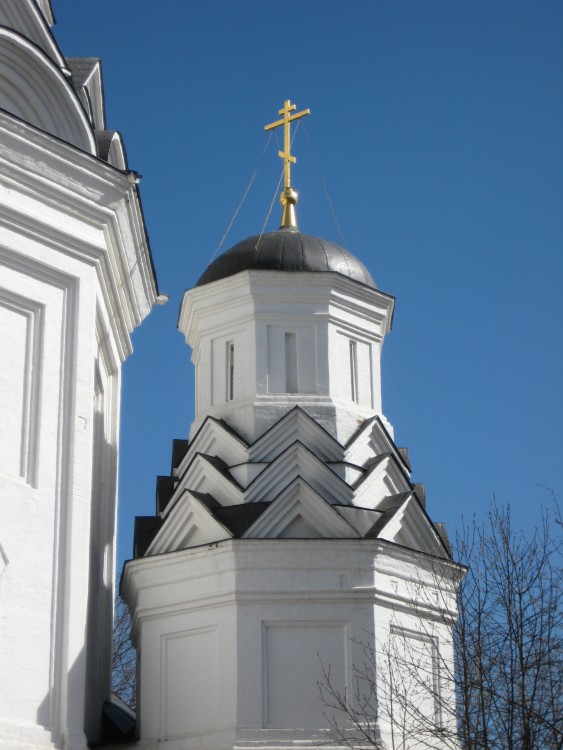 Прогулки по Коломенскому. Храм Усекновения главы Иоанна Предтечи. Голосов овраг. Прогулки по Коломенскому. Храм Усекновения главы Иоанна Предтечи. Голосов овраг.