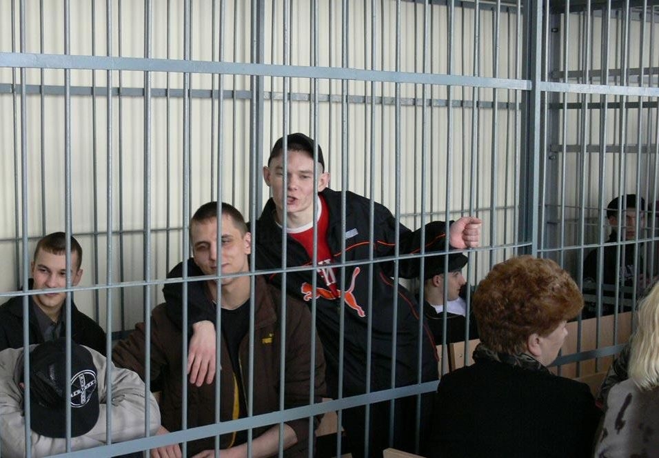 Банды малолетних преступников терроризируют регионы России. Подростки убивают, насилуют и нападают на полицейских. Свое движение они называют АУЕ Банды малолетних преступников терроризируют регионы России. Подростки убивают, насилуют и нападают на полицейских. Свое движение они называют АУЕ