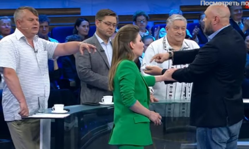 "Нас обманули, это факт": Ветеран АТО пришёл к Скабеевой с землёй из Дебальцева, чтоб открыть правду "Нас обманули, это факт": Ветеран АТО пришёл к Скабеевой с землёй из Дебальцева, чтоб открыть правду