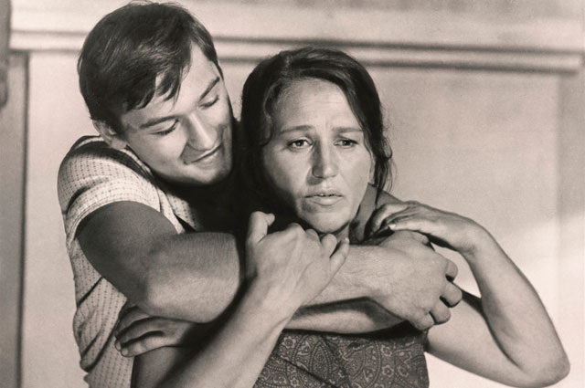 Нонна Мордюкова и Владимир Тихонов в фильме Русское поле, 1971 год