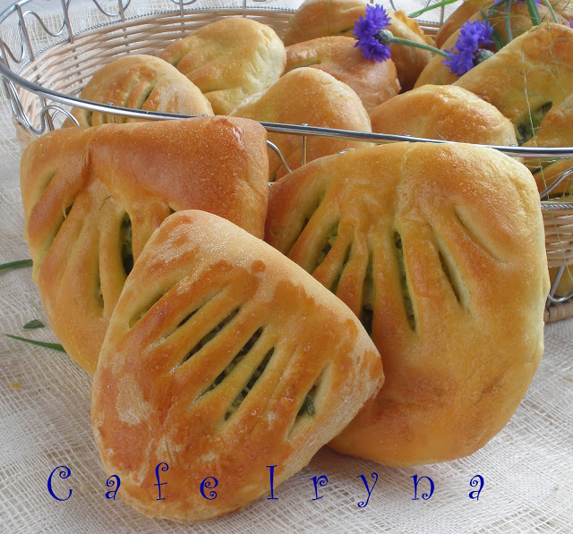 Кармашки с молодой капустой и зеленым луком