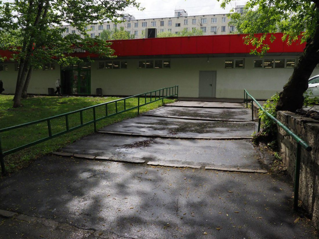Лестницу рядом с домом 9 по улице Снайперской привели в порядок / Фото: Ольга Чумаченко, «Восточный округ»