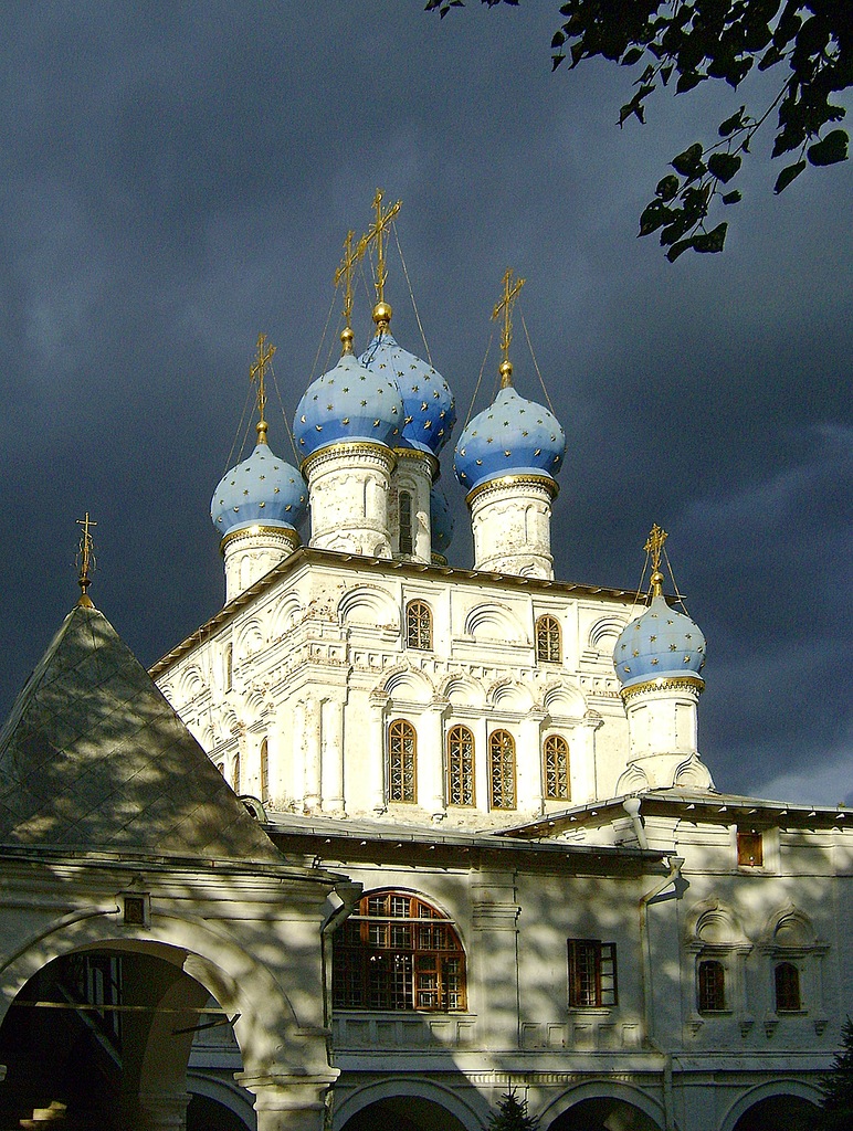 Прогулки по Коломенскому. Церковь Казанской Божьей Матери. Прогулки по Коломенскому. Церковь Казанской Божьей Матери.
