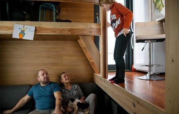 Чтобы сэкономить, семья перебралась в сарайчик. Увидев, что там внутри, Вы очень удивитесь! Чтобы сэкономить, семья перебралась в сарайчик. Увидев, что там внутри, Вы очень удивитесь!