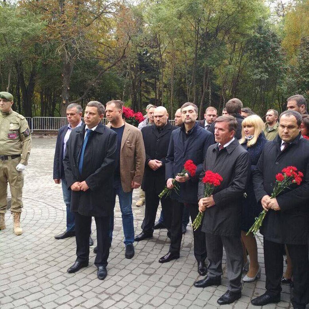 В церемонии приняли участие помощник Президента РФ Владислав Сурков. Фото: Facebook Анатолия Котлярова / Александр Волков.