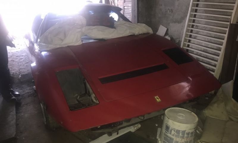 Купил дом вслепую, а в гараже оказался Ferrari 1984 года выпуска