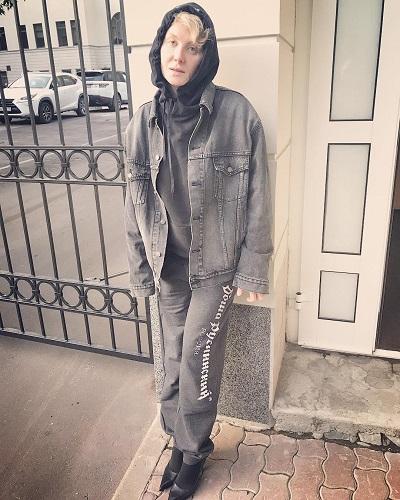 Шпильки со спортивными штанами - что случилось? Шпильки со спортивными штанами - что случилось?