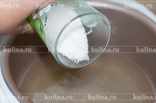Маринованный перец на зиму Всыпать сахарный песок.