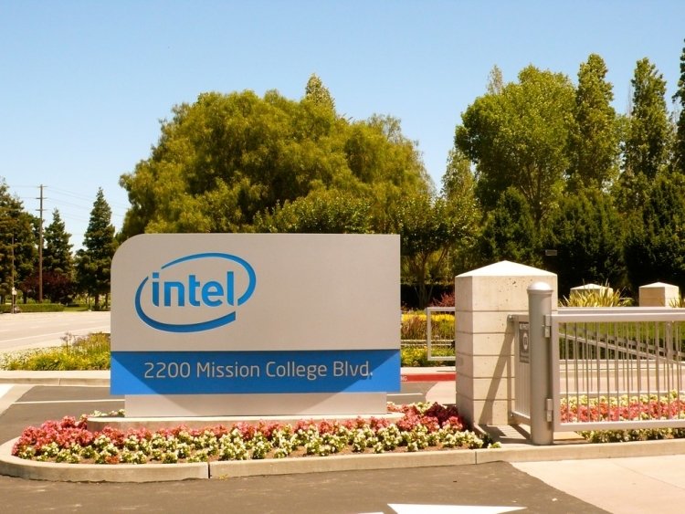 Intel презентовал общественности новый чипсет, увеличивающий производительность на 75%