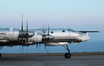 Ту-95: 65 лет российскому "Медведю" Ту-95: 65 лет российскому "Медведю"