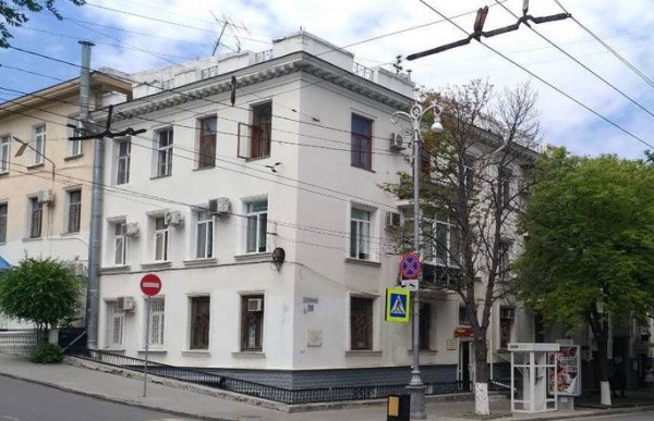 Работники горхоза Севастополя оперативно устранили последствия потопа в квартире