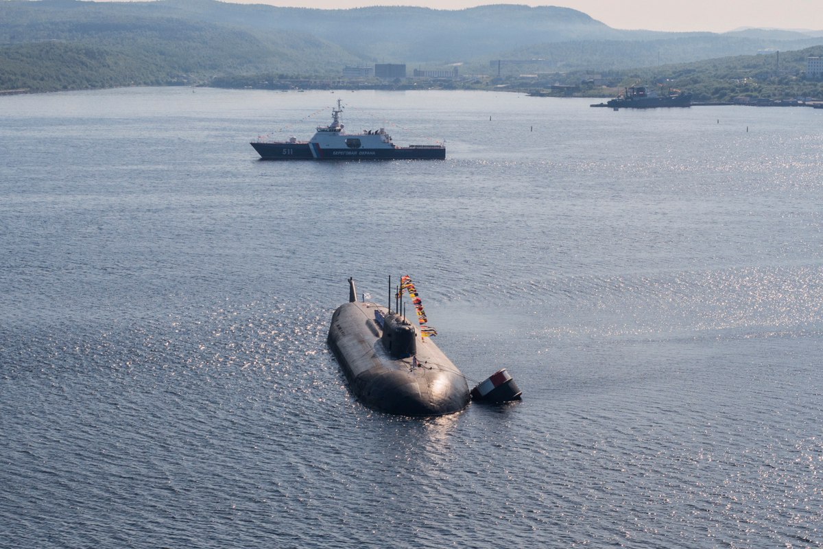 Репетиция парада кораблей Краснознаменного Северного флота ВМФ России на Североморском рейде Репетиция парада кораблей Краснознаменного Северного флота ВМФ России на Североморском рейде