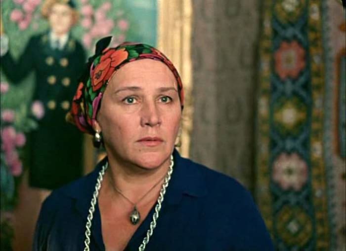 Нонна Мордюкова в фильме *Вокзал для двоих*, 1982 | Фото: kino-teatr.ru Нонна Мордюкова в фильме *Вокзал для двоих*, 1982 | Фото: kino-teatr.ru