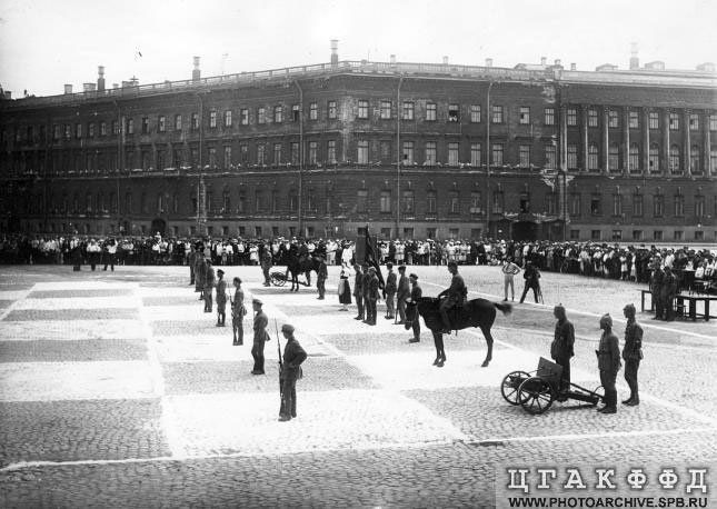 "Живые" шахматы в Петрограде шахматы, Петроград