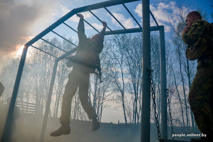 Репортаж с полигона, где спецназовцы сражаются за краповый берет репортаж, с полигона, спецназовцы, сражаются, за краповый берет