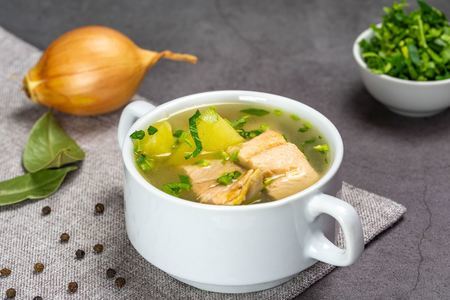 Рецепт вкусной ухи из горбуши с зеленью и овощами
