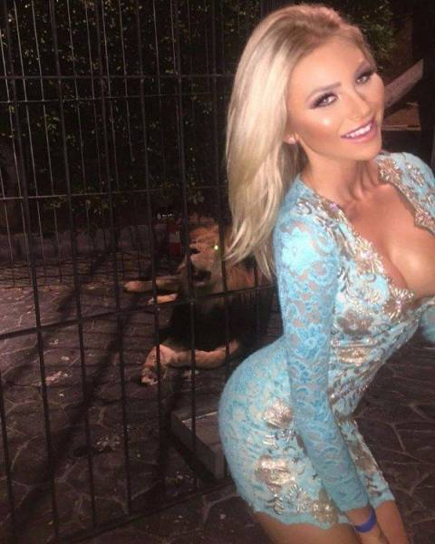 Lookout Boys…Here Come the Babes in Tight Dresses (56 pics + 2 gifs) Lookout Boys…Here Come the Babes in Tight Dresses (56 pics + 2 gifs)