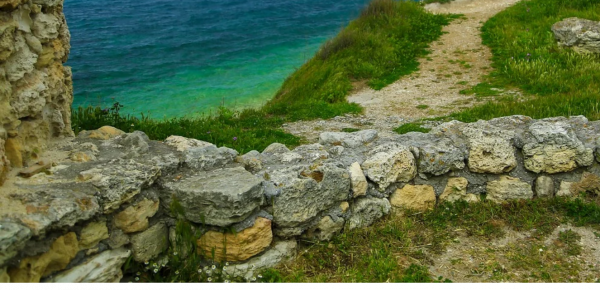 Севастопольцы жалуются на запрет купания в Херсонесе