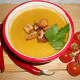 Гороховый крем-суп с овощами и сухариками