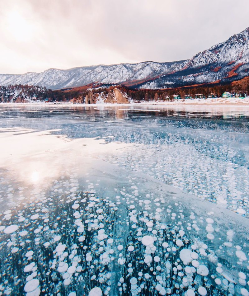 При сильном морозе трещины раскалывают лед на отдельные участки байкал, лед, озеро, фотография