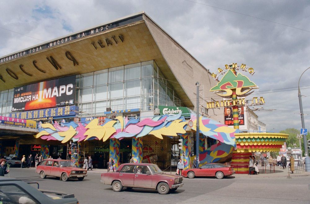 10 атмосферных фото Москвы 2000 года, когда мир был совсем другим