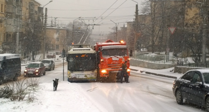 Коллапс в Севастополе из-за снегопада