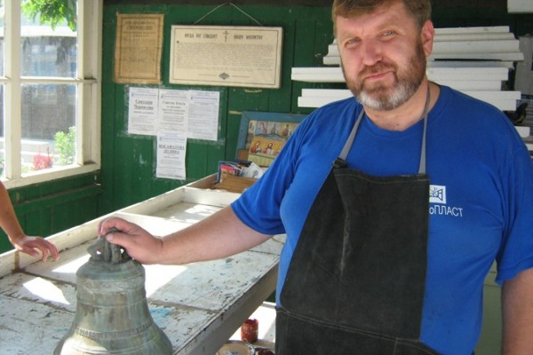 При реставрации храма в Днепропетровске нашли старинный колокол разрушенной колокольни