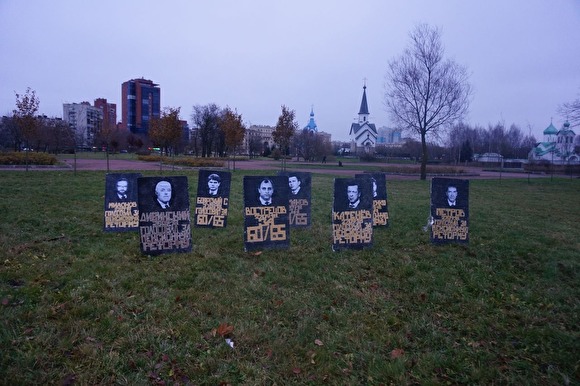 В Петербурге появились надгробия единороссам, которые поддержали пенсионную реформу В Петербурге появились надгробия единороссам, которые поддержали пенсионную реформу