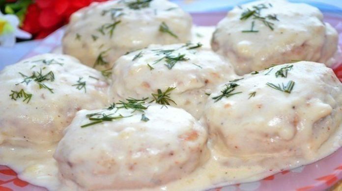 Куриные тефтельки в сметанной подливе