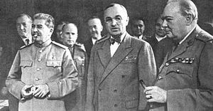 И.В.Сталин, Г.Трумэн и У.Черчилль в перерыве между заседаниями. Потсдам. Июль 1945