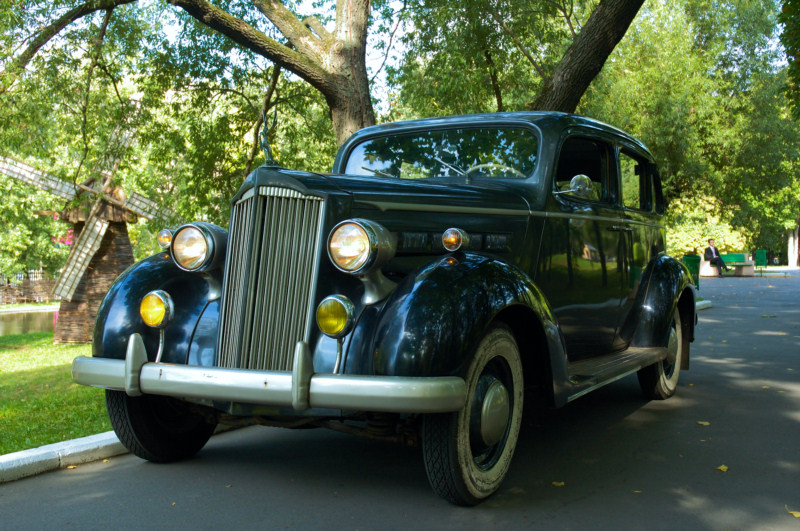 Легковой автомобиль Packard (1937), США.jpg