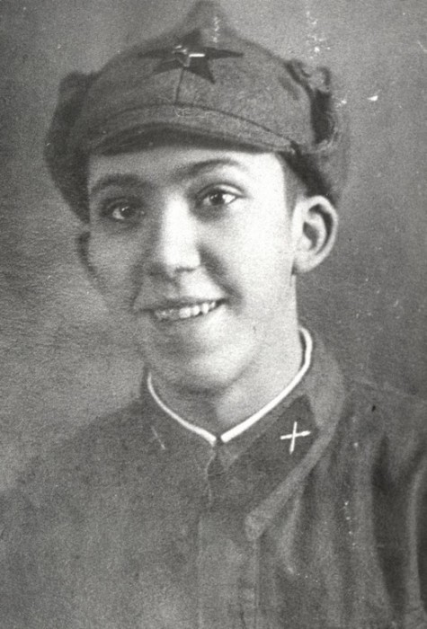 18-летний артиллерист Юрий Никулин во время финской войны. 18-летний артиллерист Юрий Никулин во время финской войны.