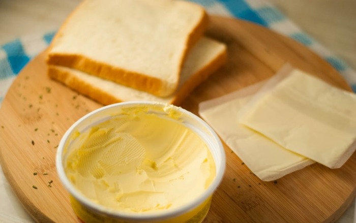 Просто намажь на хлеб. \ Фото: bit.ua. 12 продуктов родом из 90-х, о которых вспоминается с улыбкой