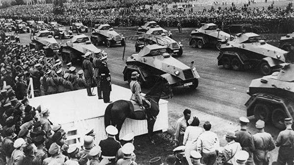 Бронетехника вермахта во время парада в Нюрнберге, Германия. 1938 Что Красная армия делала с пленными немцами в Берлине? «Никто не ожидал»