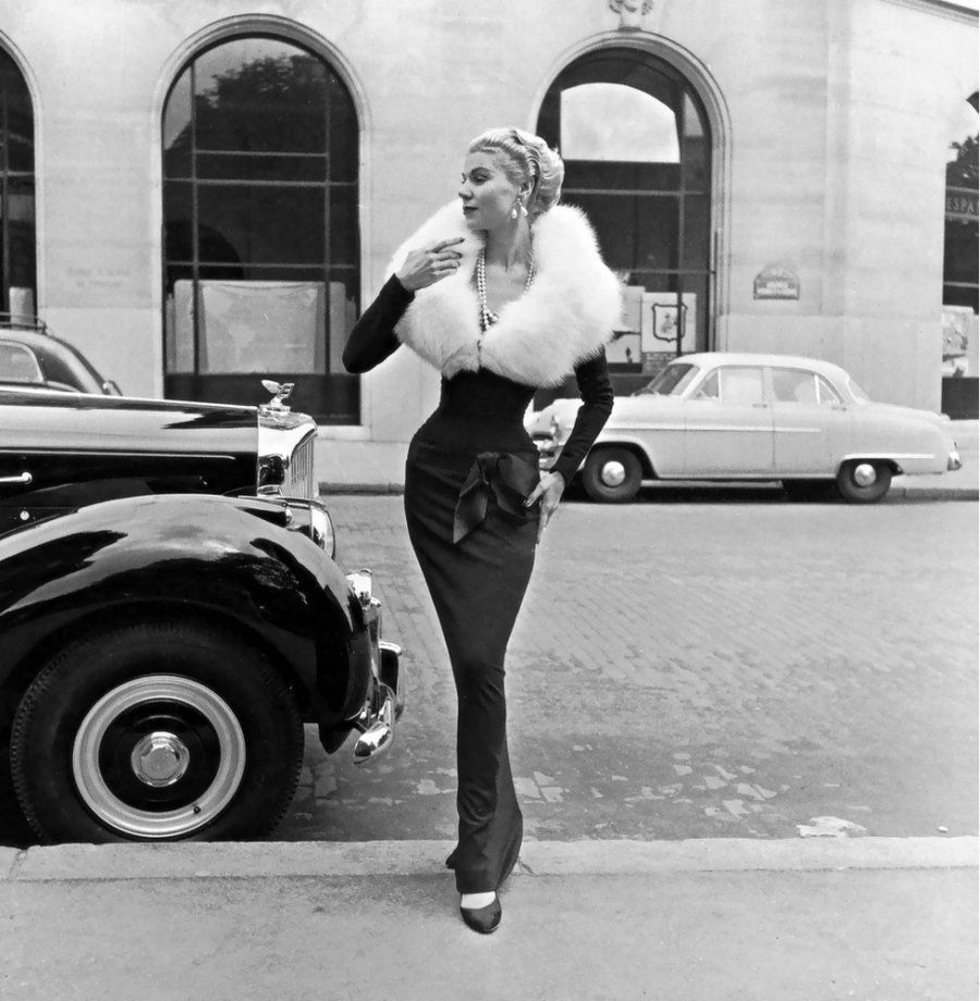Классическая элегантность Dior: изысканные модели 1940-1960-х годов на улицах Парижа Классическая элегантность Dior: изысканные модели 1940-1960-х годов на улицах Парижа