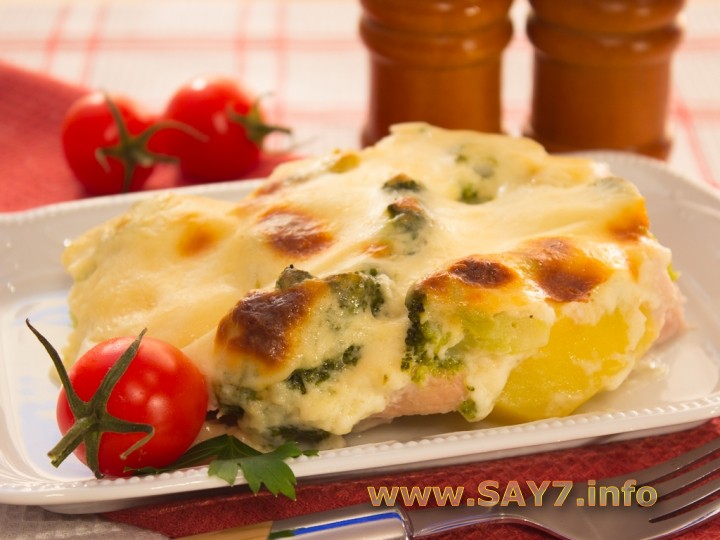 Запеканка с индейкой, брокколи и картофелем под соусом «Бешамель»