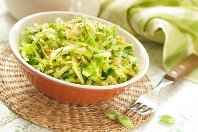 Салат белоснежка с зеленым горошком пошаговый рецепт с фото