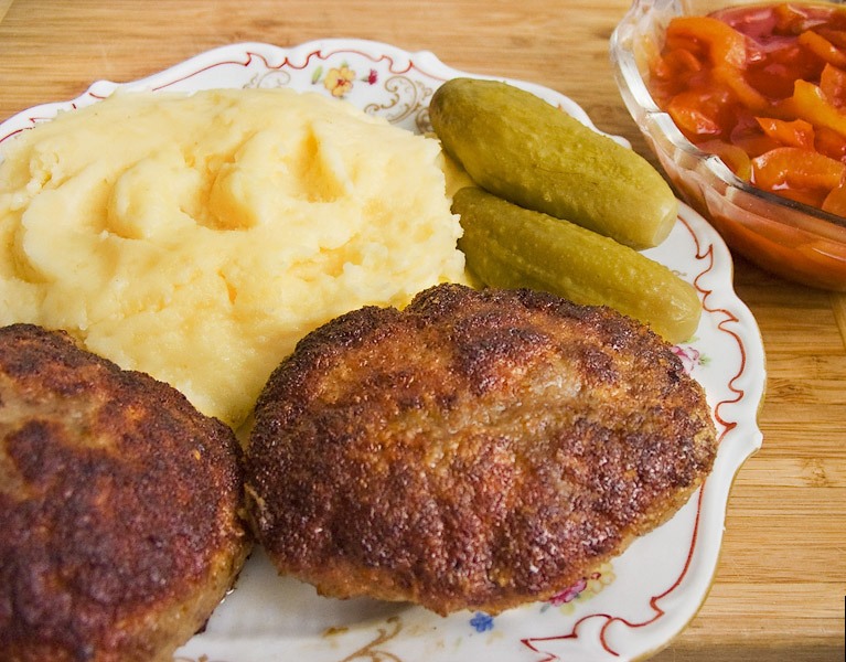 Как сделать вкусные котлеты из домашнего фарша Как сделать вкусные котлеты из домашнего фарша