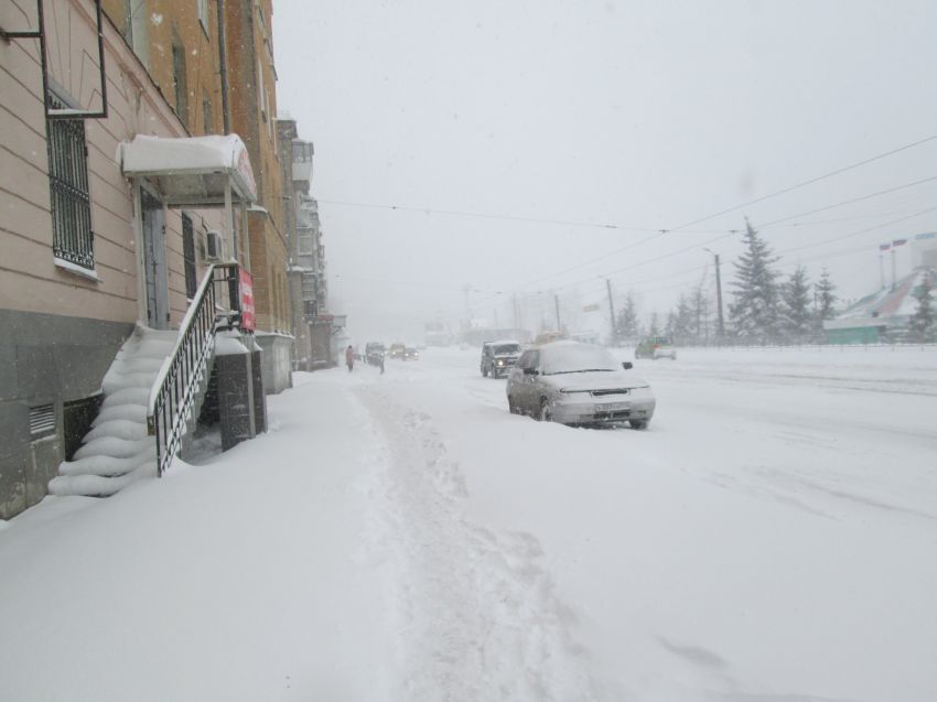 Зима вернулась снег, погода