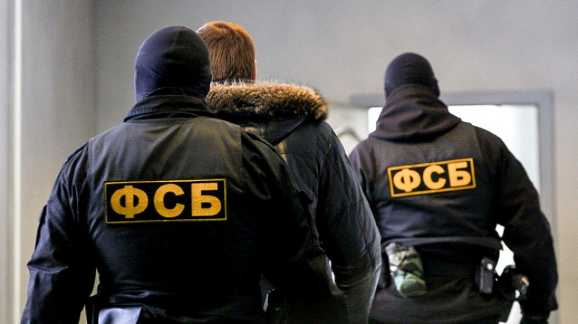 ДВА ОФИЦЕРА ФСБ ЗАДЕРЖАНЫ В МОСКВЕ ДВА ОФИЦЕРА ФСБ ЗАДЕРЖАНЫ В МОСКВЕ