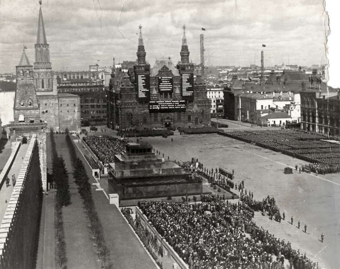 10 исторических фото первомайских демонстраций