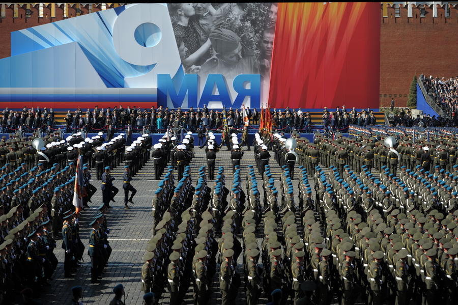СМИ: В параде 9 мая на Красной площади могут принять участие представители самообороны Крыма