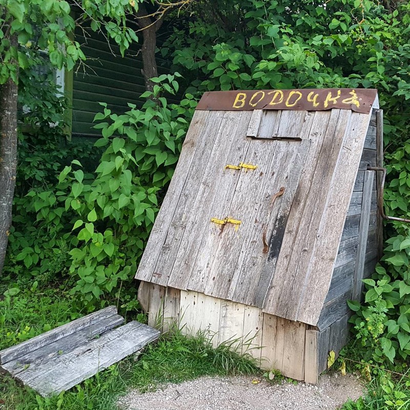 А это колодец, но деревенские люди живут с юмором А это колодец, но деревенские люди живут с юмором деревенская романтика, деревня, село, смешно, технологии, фото