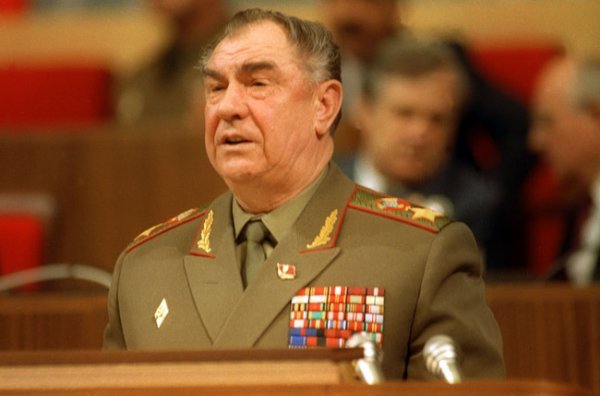 «Отец народов»: Маршал Язов о чудовищной лжи и правде о Сталине