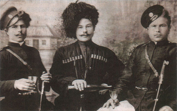 ÐонÑкие казаки в ÑекменÑÑ
. Ð ÑеÑедине "баклановÑкий" ÑÐµÐºÐ¼ÐµÐ½Ñ Ñ Ð½Ð°Ð¿Ð°ÑÑонниками.