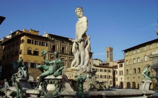 Площадь начала принимать нынешний вид с 1268 года и сегодня является одной из самых красивых в Италии