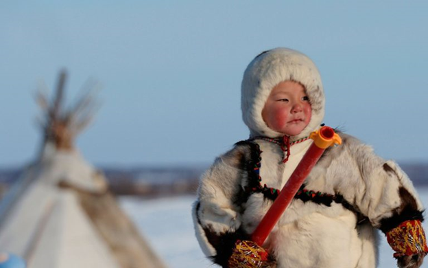 Как живут кочевники в тундре зимой и летом без душа, туалета и роддома