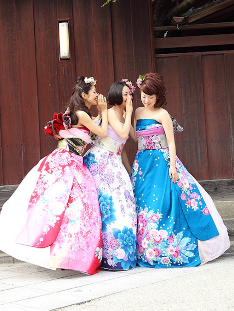 Японские невесты превращают кимоно в свадебные платья в европейском стиле